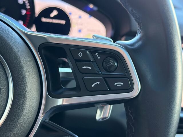 Used 2023 Porsche Cayenne Platinum Edition image 32