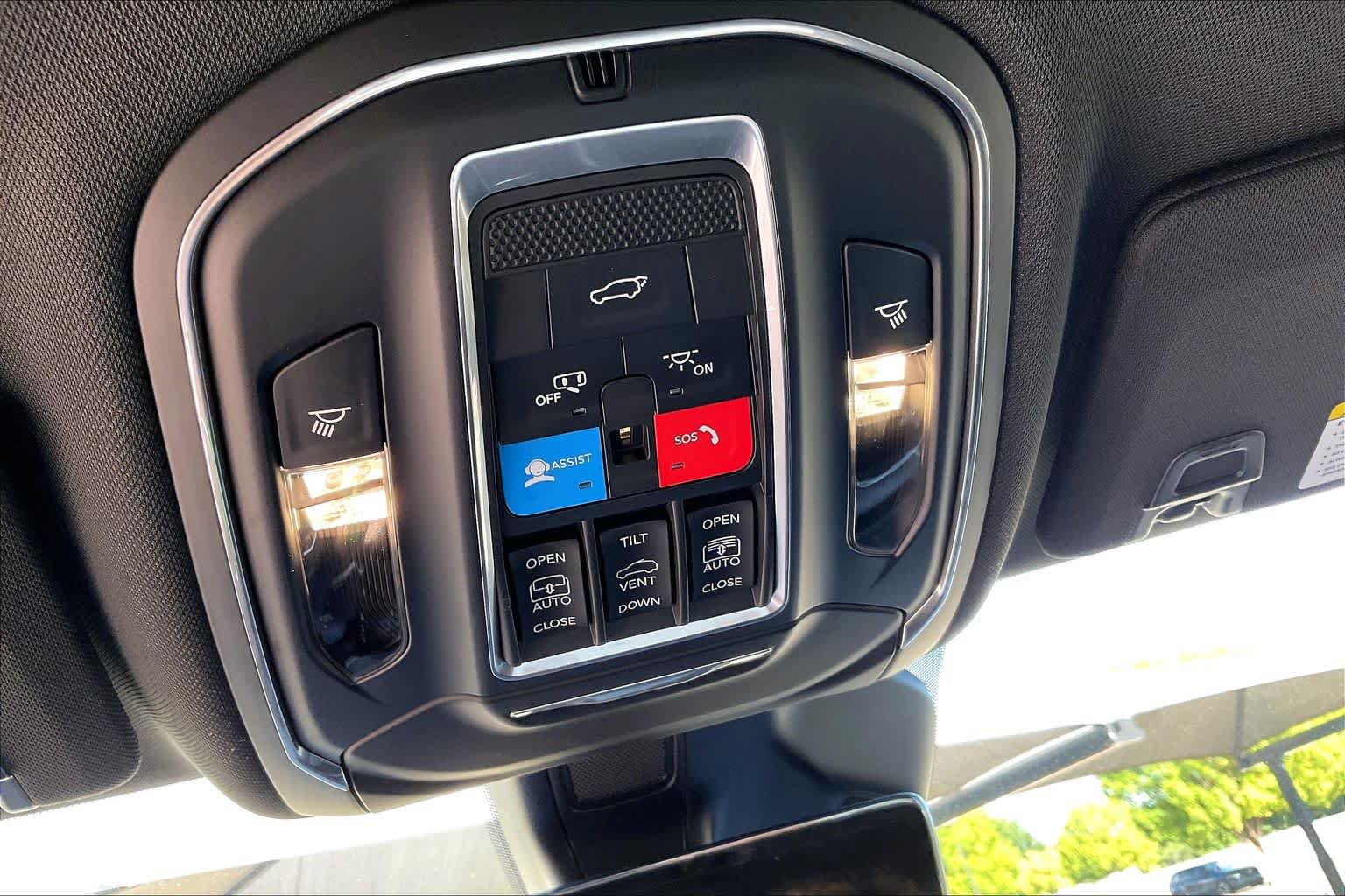 Used 2026 Jeep Grand Cherokee Limited AWD/4WD image 32