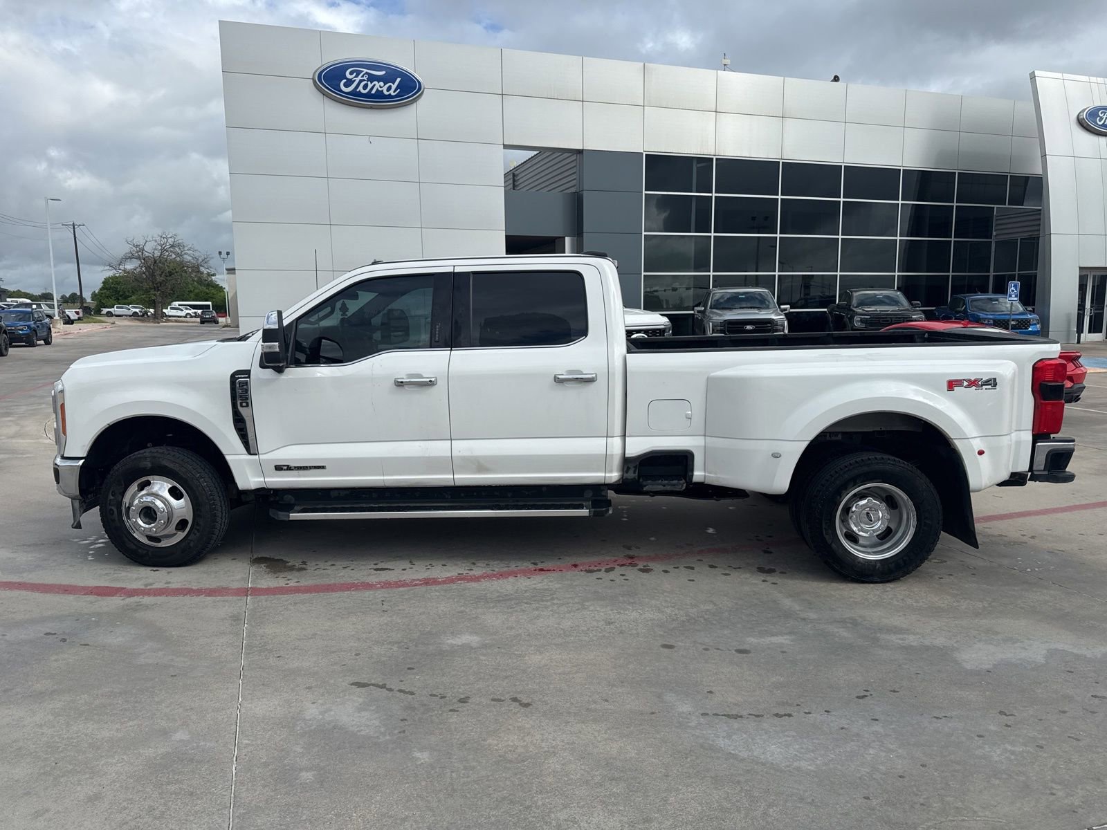 Used 2023 Ford F350 Lariat w/ Tow Technology Package image 8