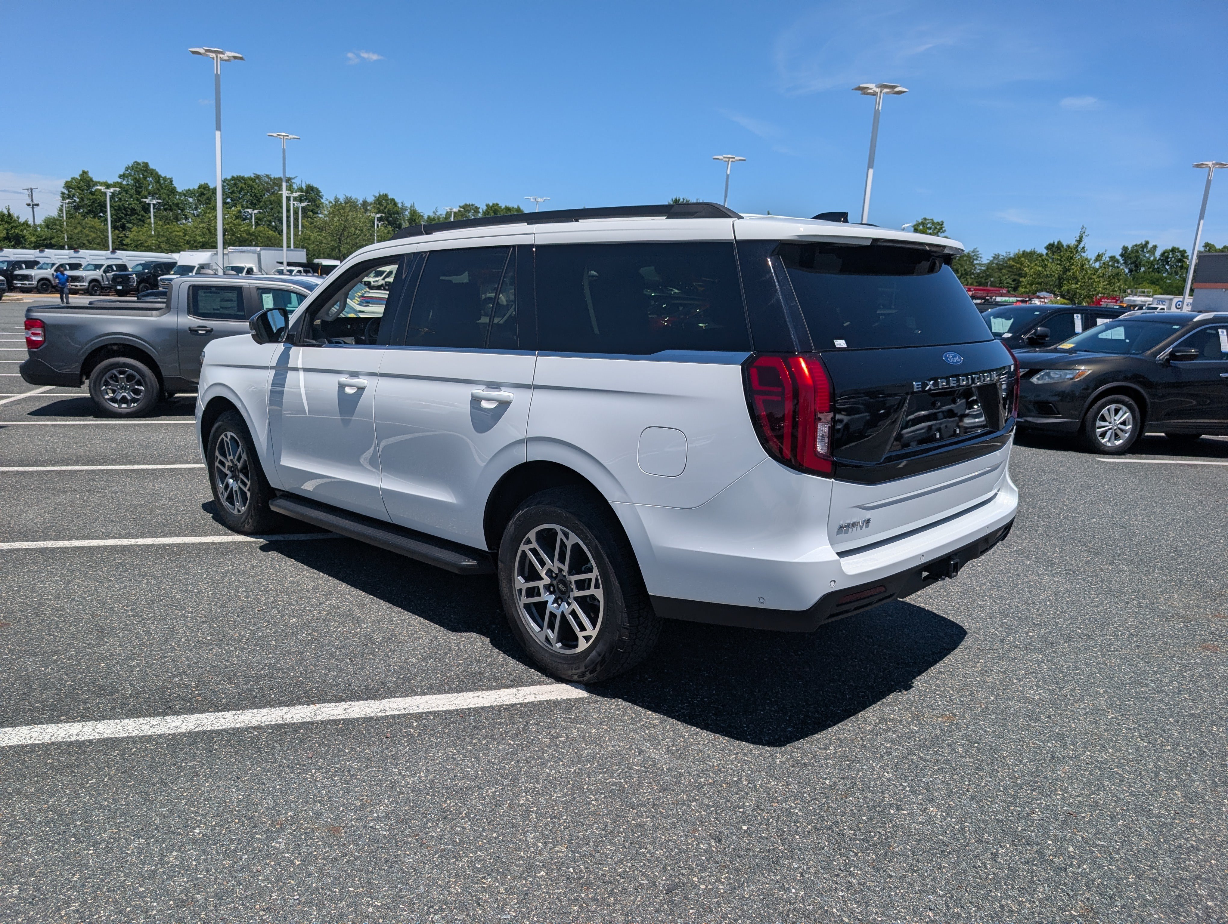 Certified 2025 Ford Expedition Active AWD/4WD image 5