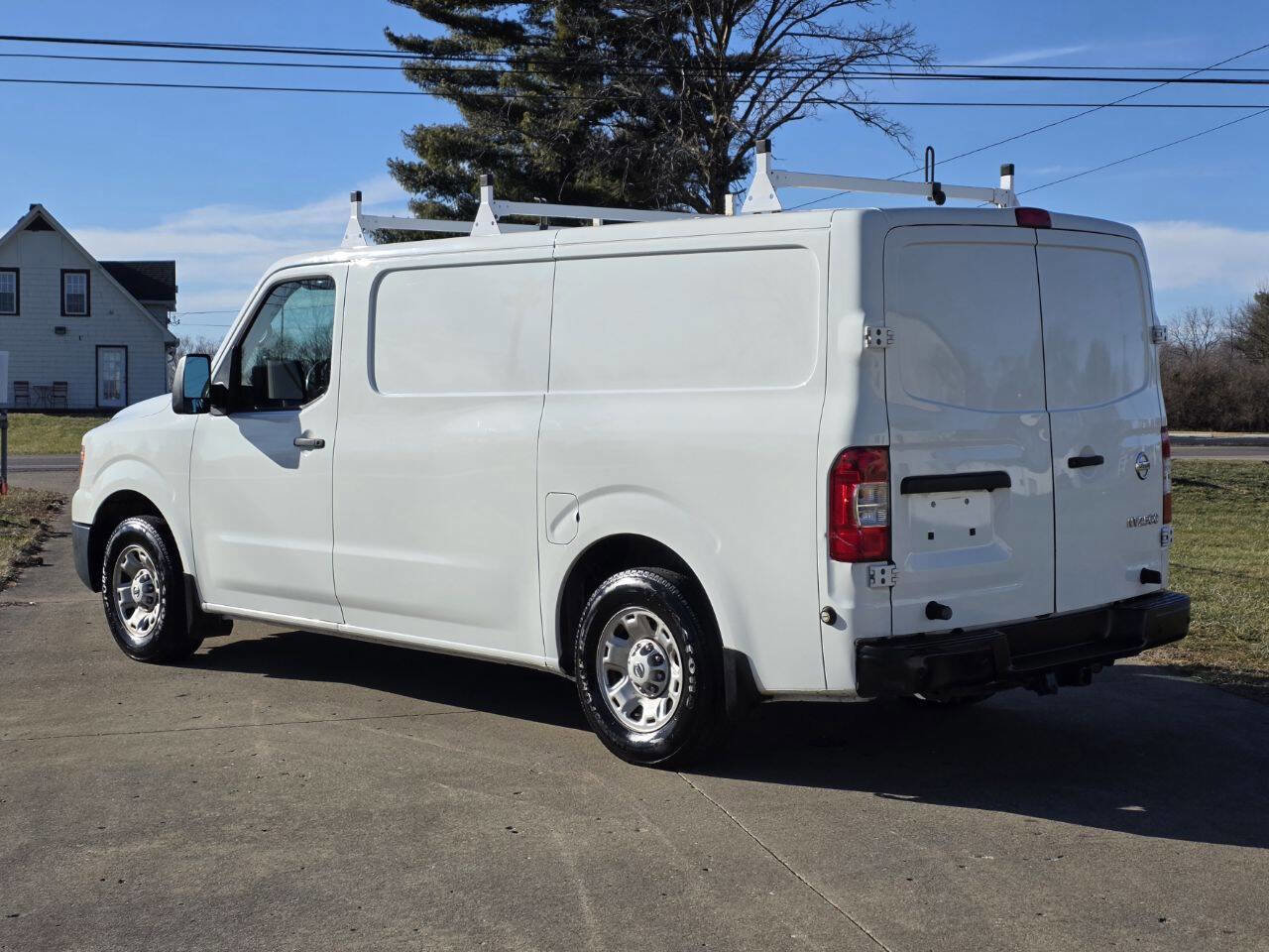 Used 2018 Nissan NV 2500 SV image 2