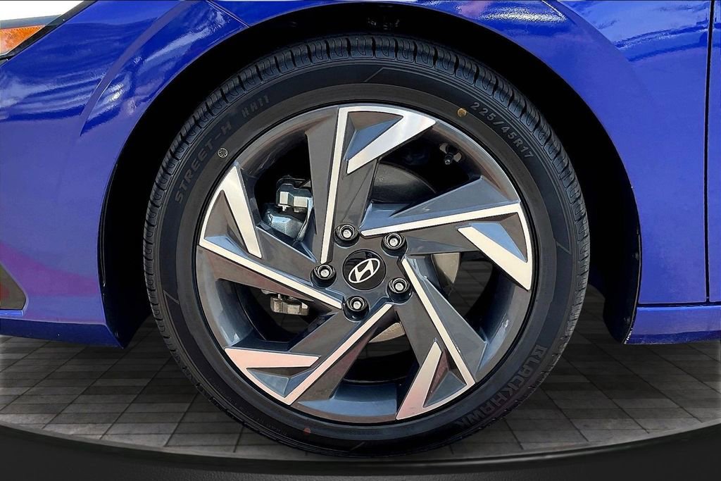 Used 2024 Hyundai Elantra Limited image 33