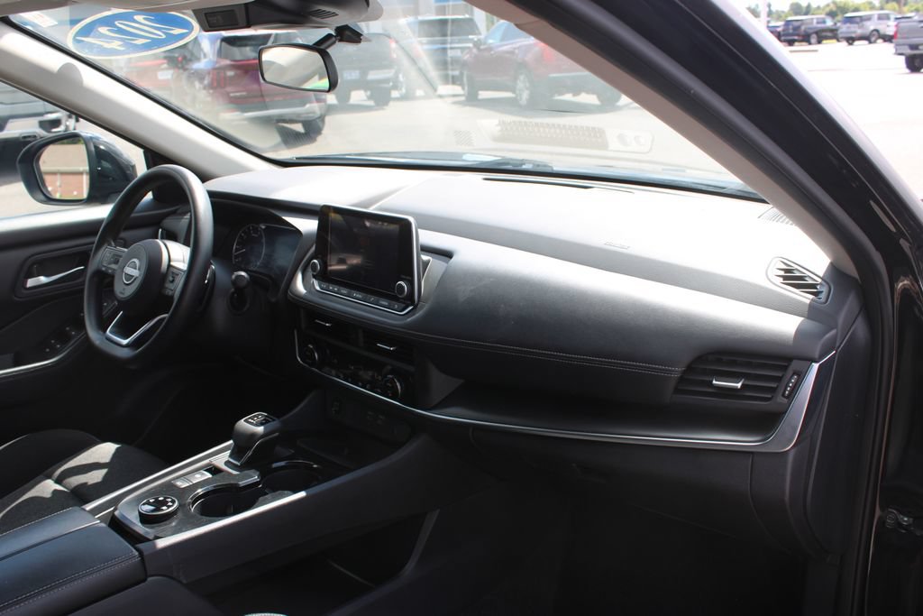 Used 2024 Nissan Rogue SV AWD/4WD image 29