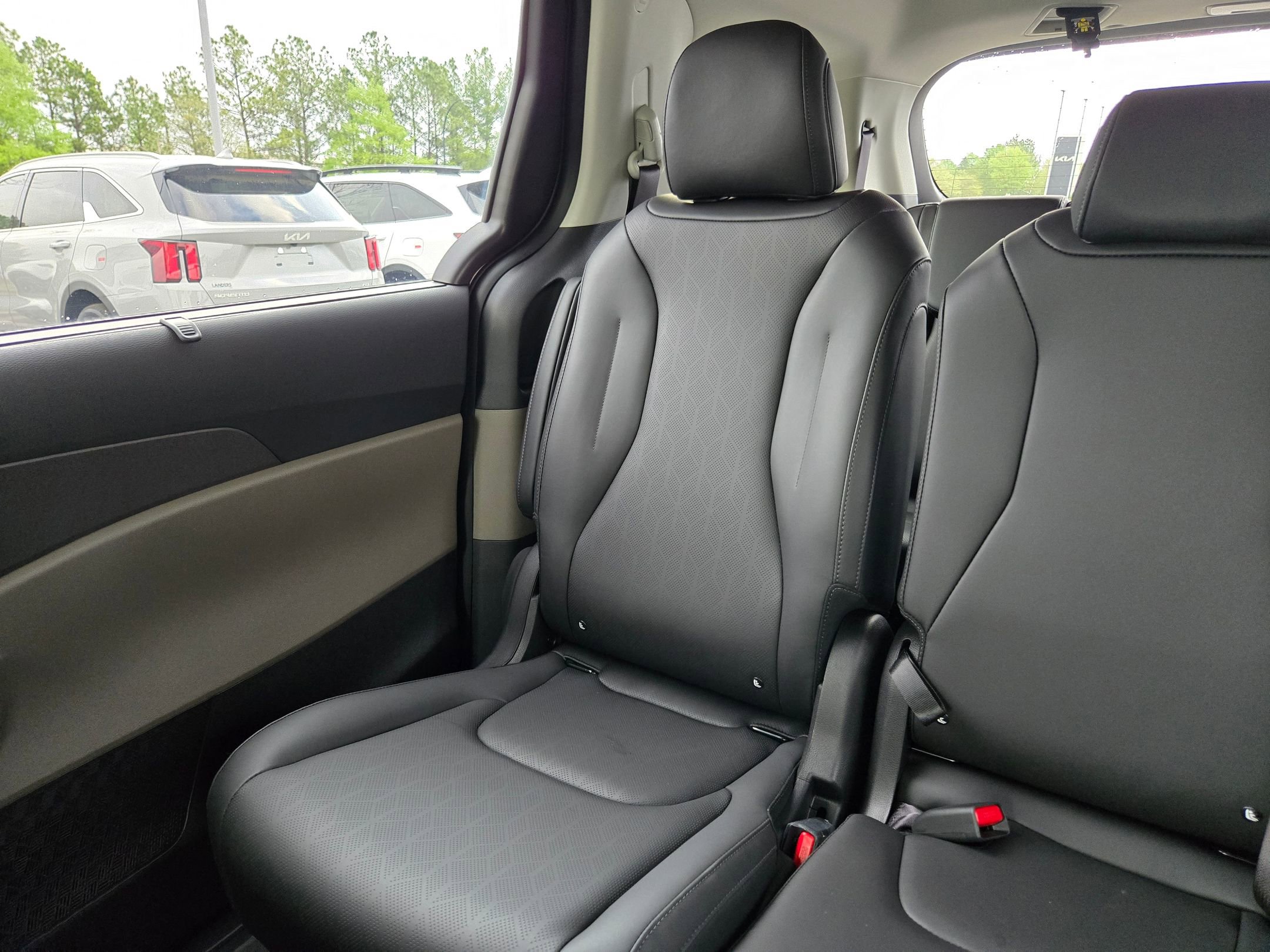 New 2026 Kia Carnival EX FWD image 12
