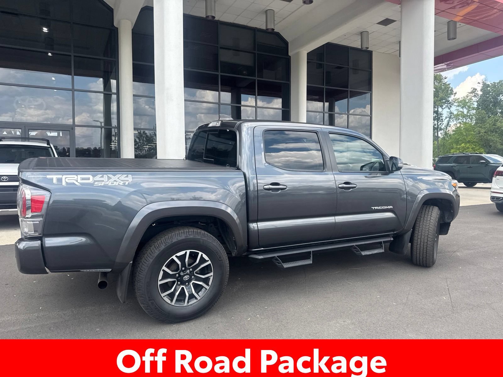 Used 2022 Toyota Tacoma TRD Sport AWD/4WD image 9