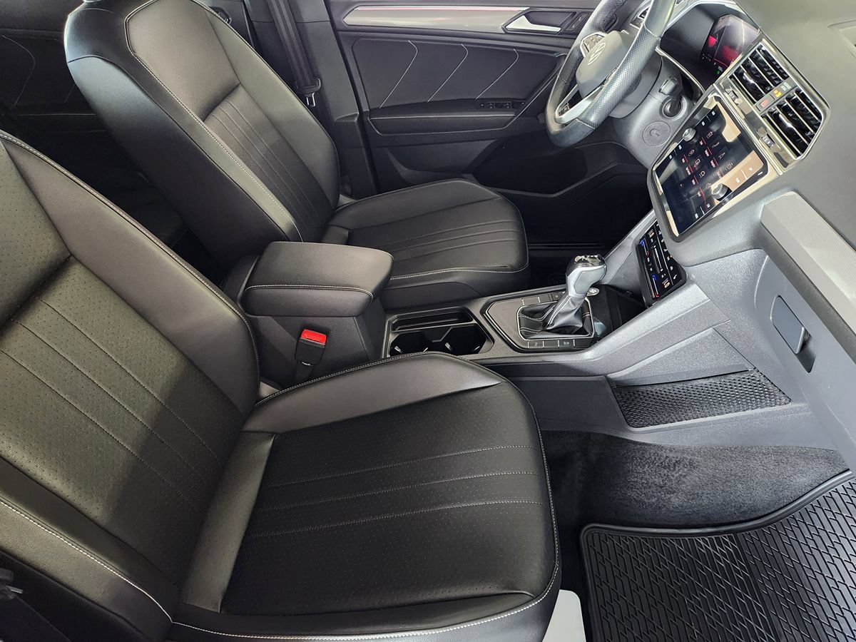 Used 2023 Volkswagen Tiguan SE R-Line FWD image 21