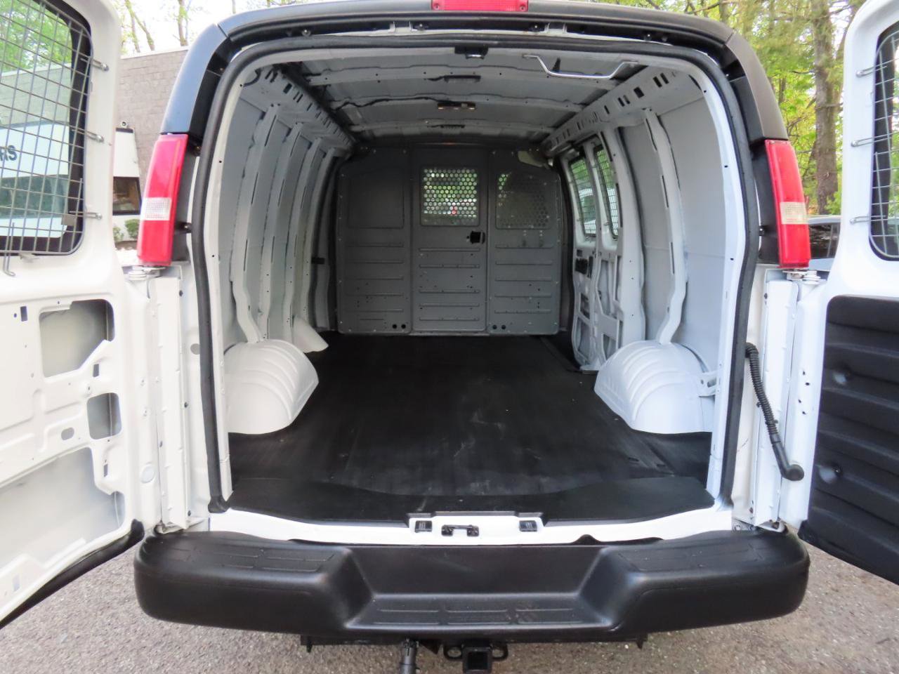 Used 2015 Chevrolet Express 2500 RWD image 20