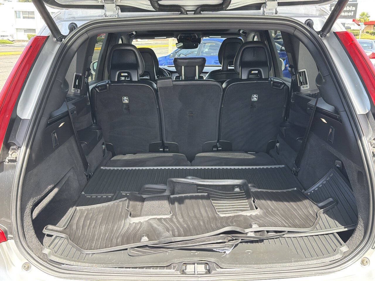 Used 2017 Volvo XC90 T6 Momentum w/ Vision Package AWD/4WD image 7