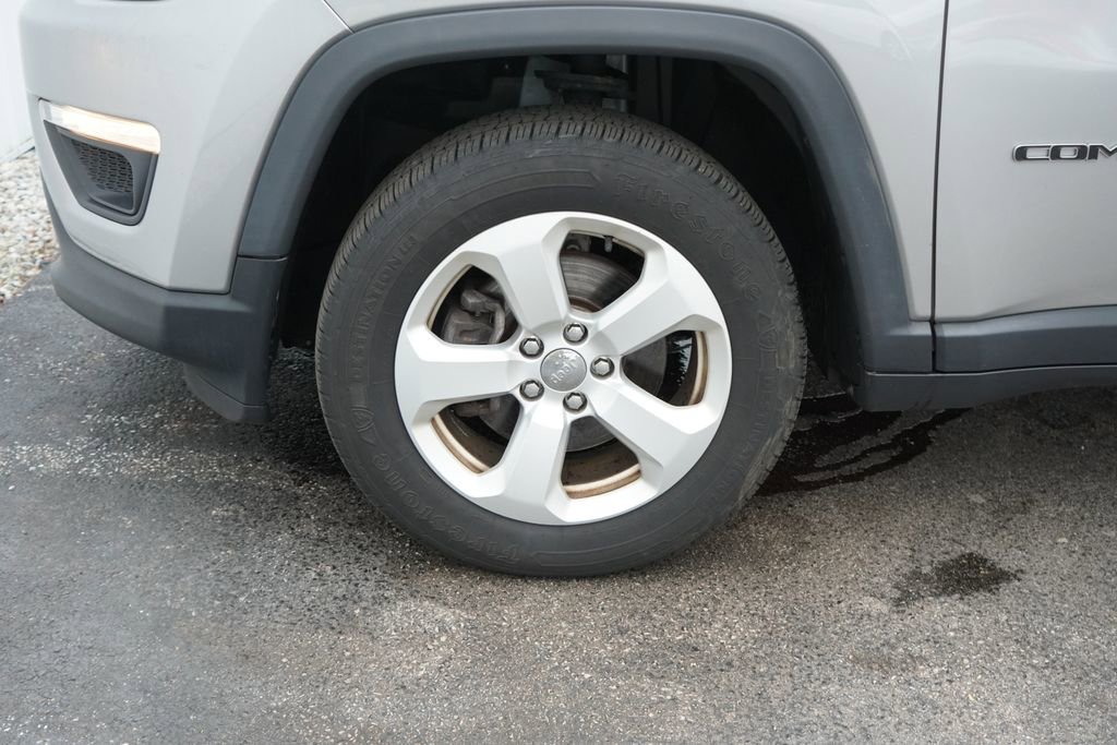 Used 2018 Jeep Compass Latitude w/ Cold Weather Group AWD/4WD image 6