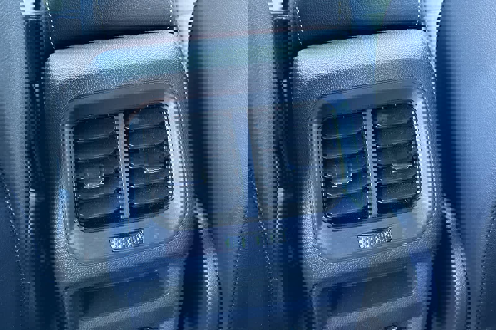 Used 2021 Volkswagen Tiguan SE image 15