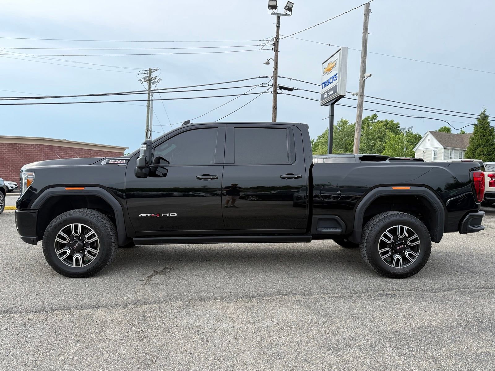 Used 2023 GMC Sierra 3500 AT4 w/ AT4 Preferred Package AWD/4WD image 3