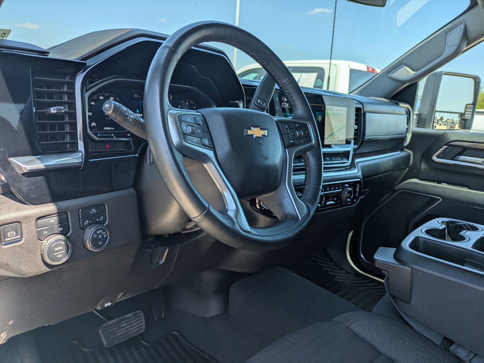 Used 2025 Chevrolet Silverado 2500 LT w/ Convenience Package AWD/4WD image 11