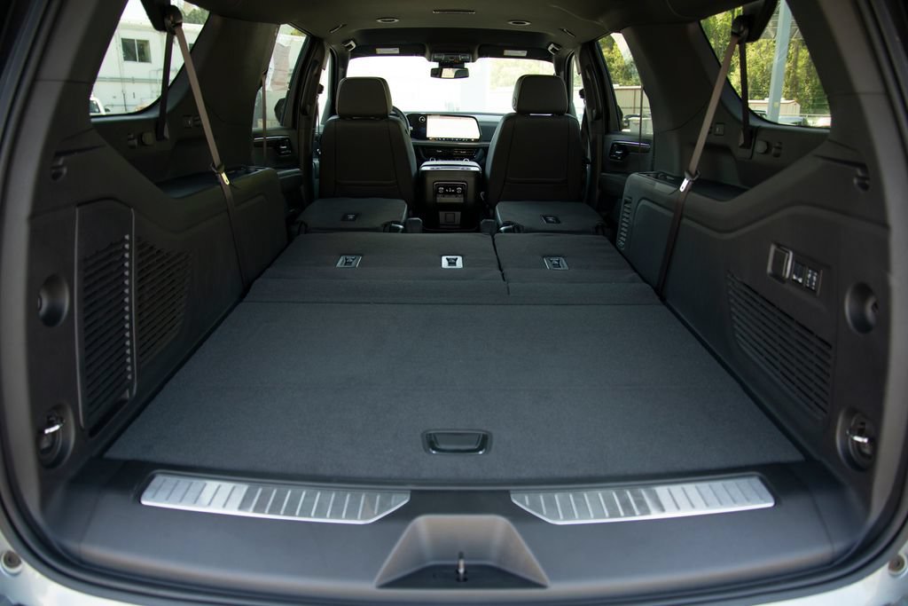 New 2025 Chevrolet Suburban Premier AWD/4WD image 21