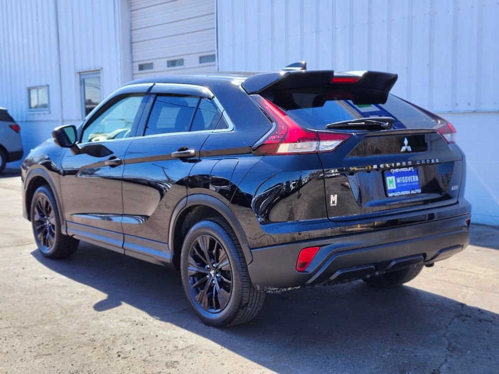 Used 2022 Mitsubishi Eclipse Cross LE image 3