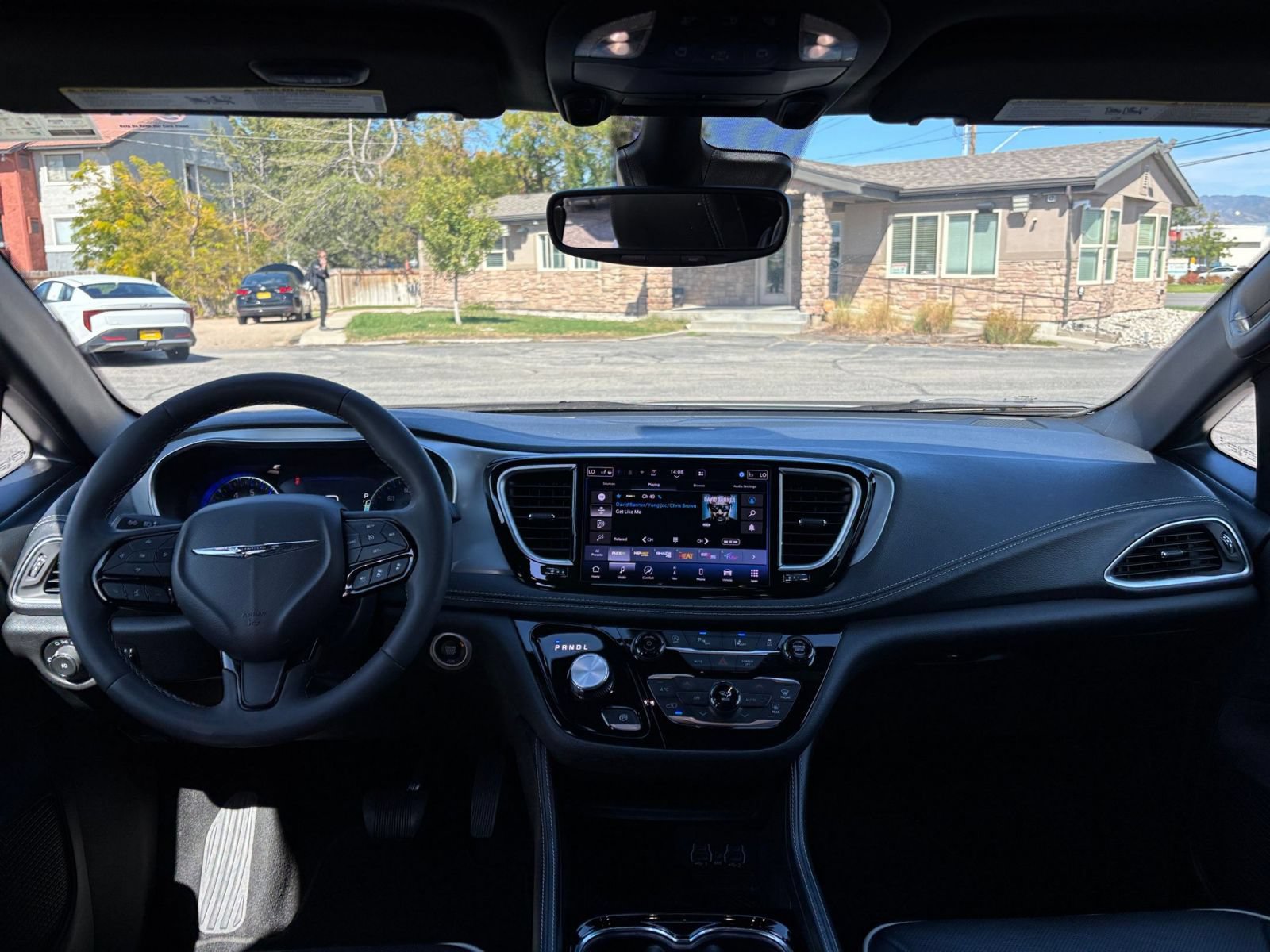 Used 2025 Chrysler Pacifica Limited FWD image 36