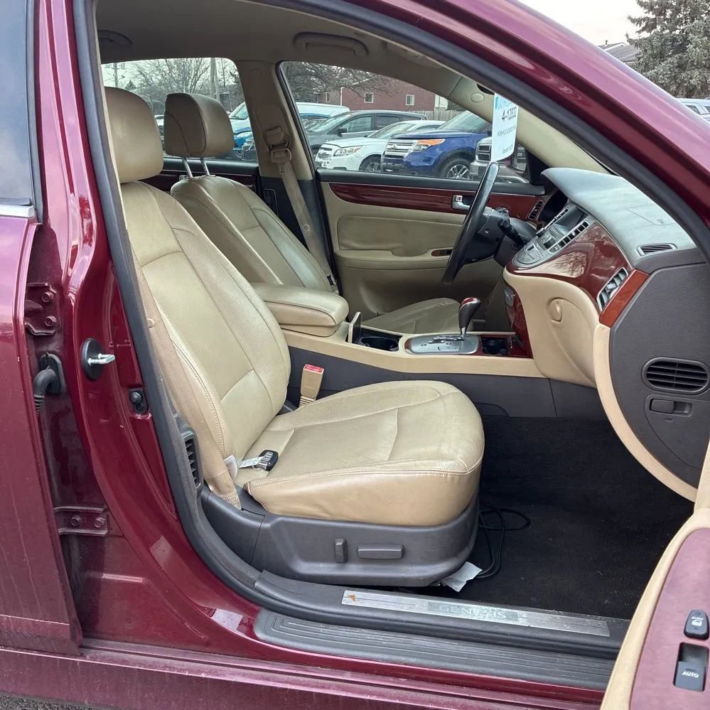 Used 2012 Hyundai Genesis 3.8 image 9