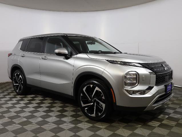 Used 2022 Mitsubishi Outlander SE image 4