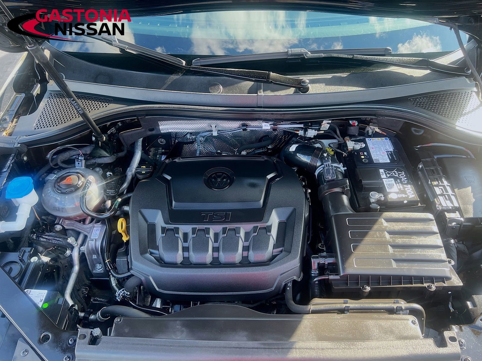 Used 2024 Volkswagen Tiguan SE image 40