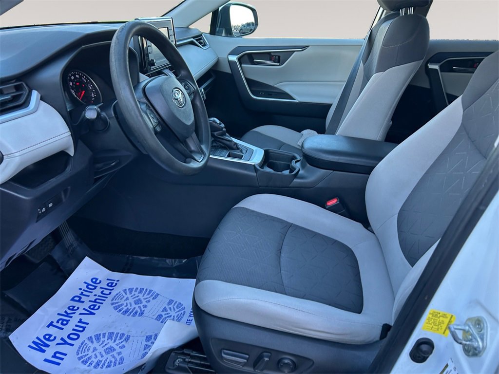 Used 2021 Toyota RAV4 XLE image 9