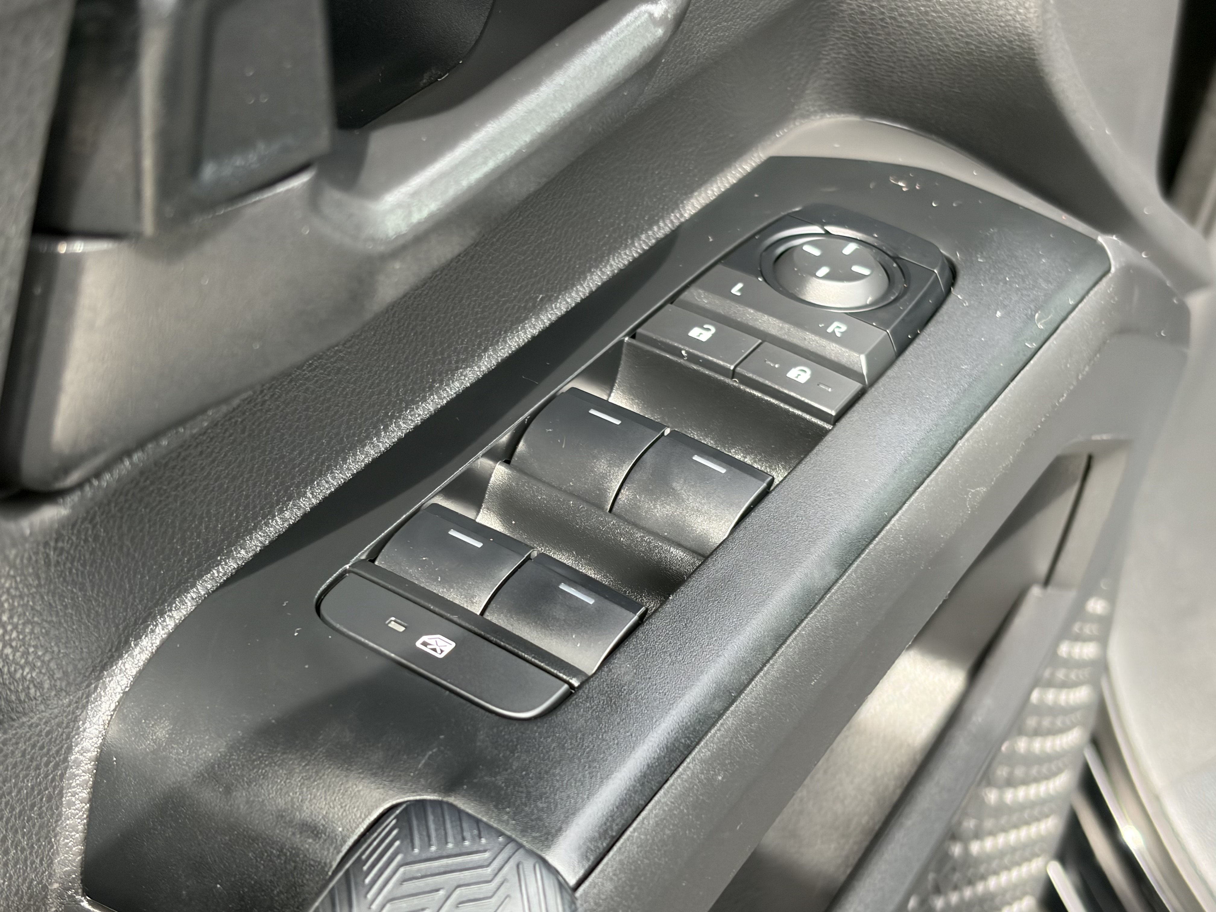 Certified 2024 Toyota Tacoma SR5 AWD/4WD image 30