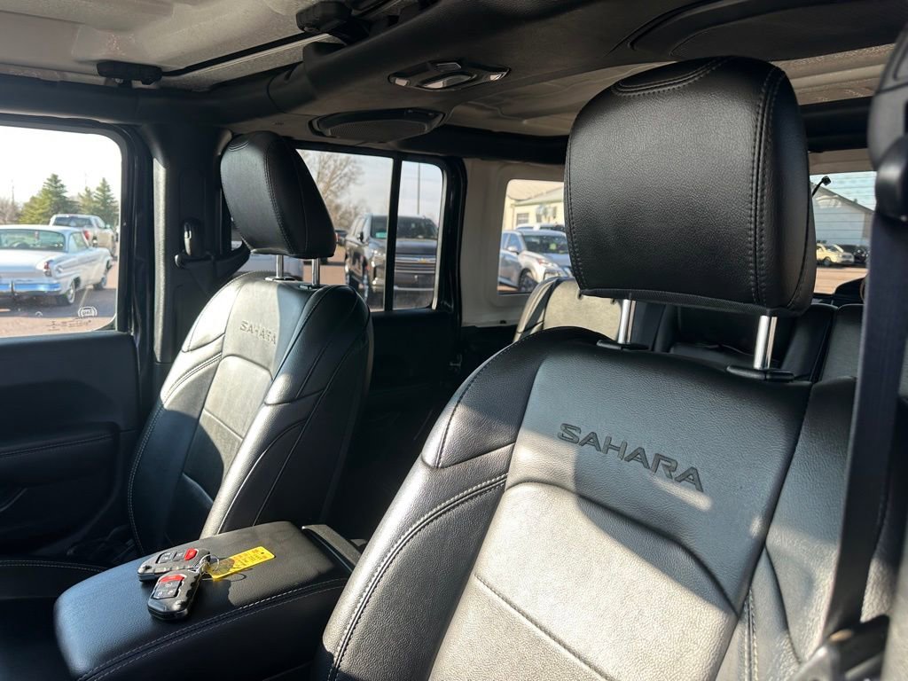 Used 2022 Jeep Wrangler Unlimited Sahara image 3