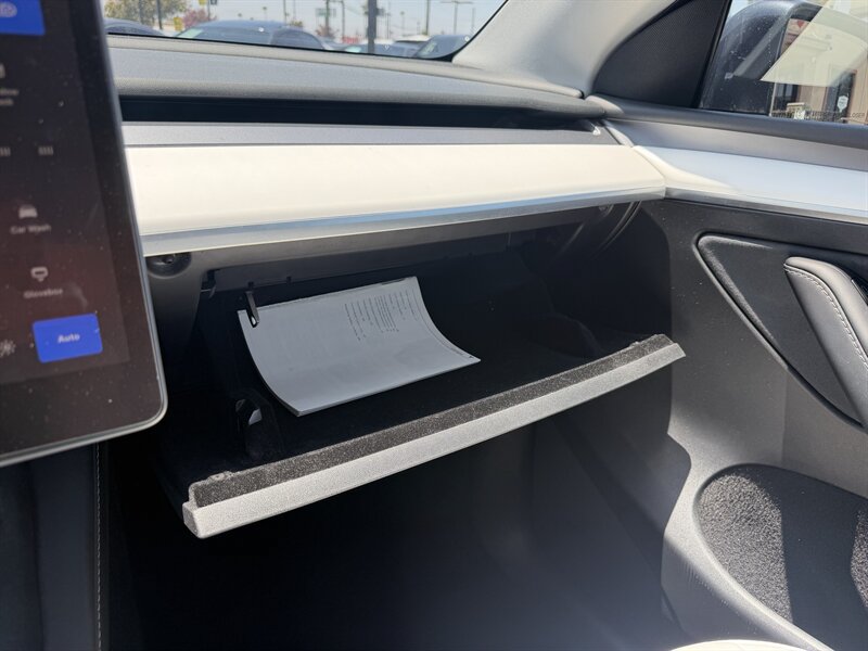 Used 2024 Tesla Model Y Long Range AWD/4WD image 20
