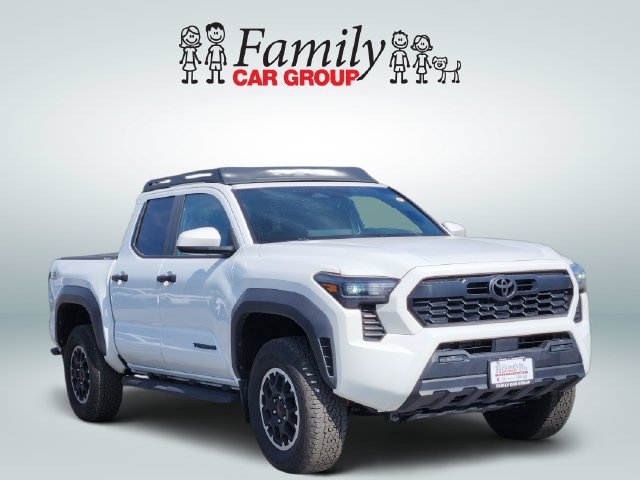 Used 2024 Toyota Tacoma TRD Off-Road AWD/4WD image 2