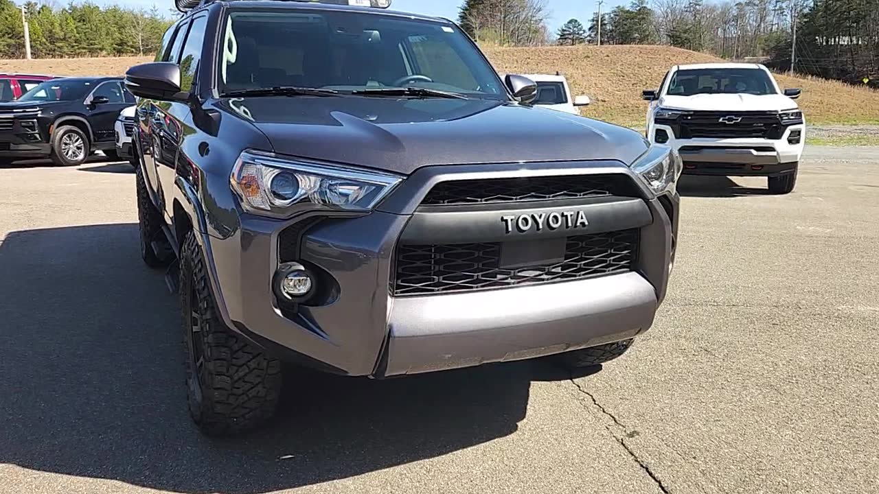 Used 2022 Toyota 4Runner SR5 Premium w/ Moonroof Package image 2