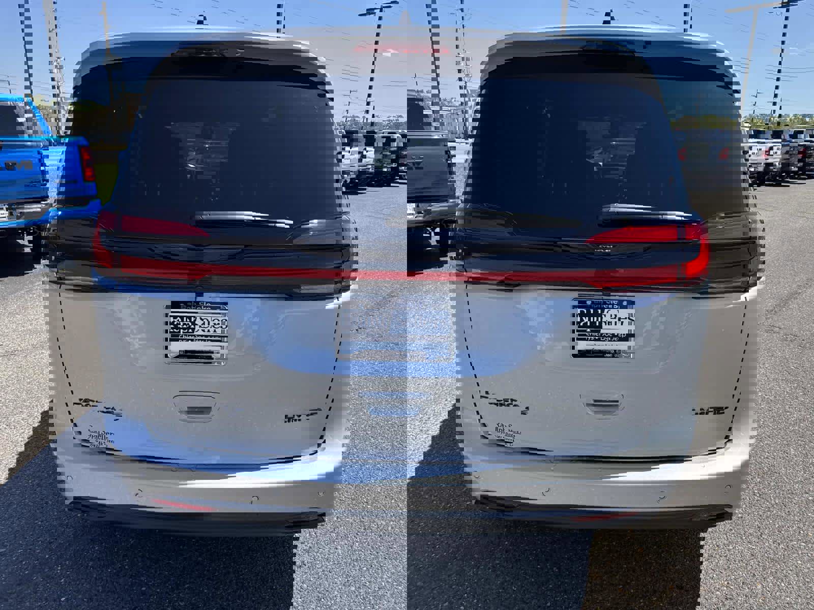 New 2026 Chrysler Pacifica Limited image 5