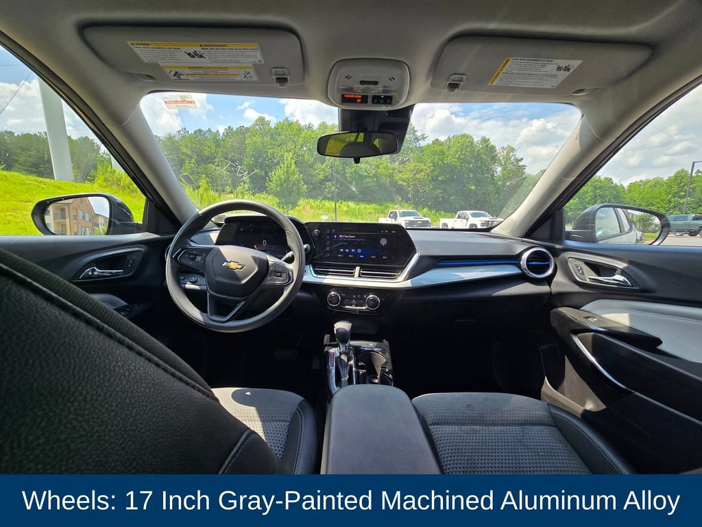 Used 2025 Chevrolet Trax LT FWD image 17