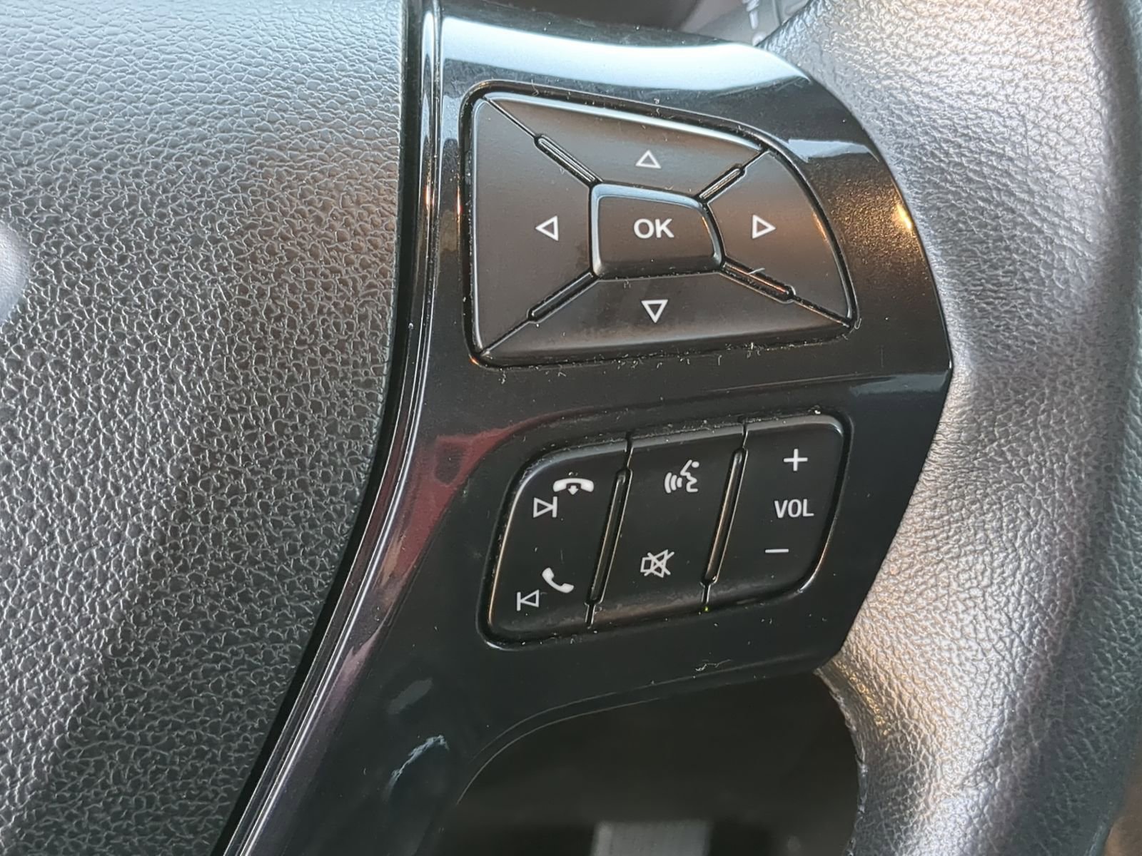 Used 2019 Ford Explorer XLT w/ Equipment Group 202A image 31