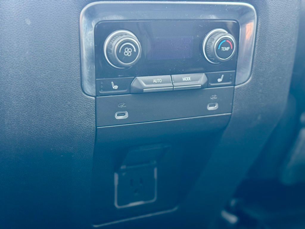 Used 2022 Chevrolet Tahoe Z71 w/ Luxury Package image 28