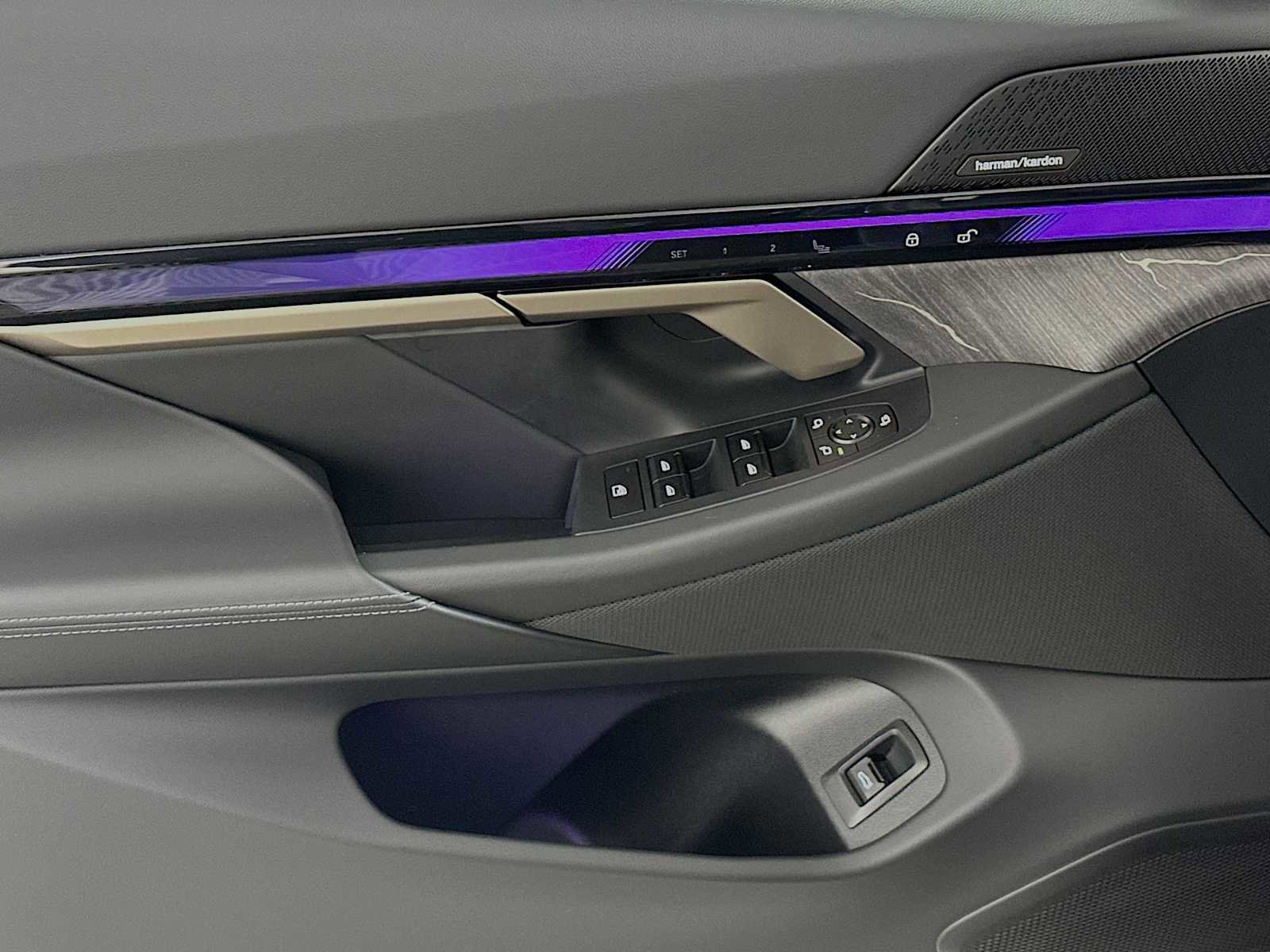 Used 2025 BMW i5 eDrive40i w/ Premium Package image 17