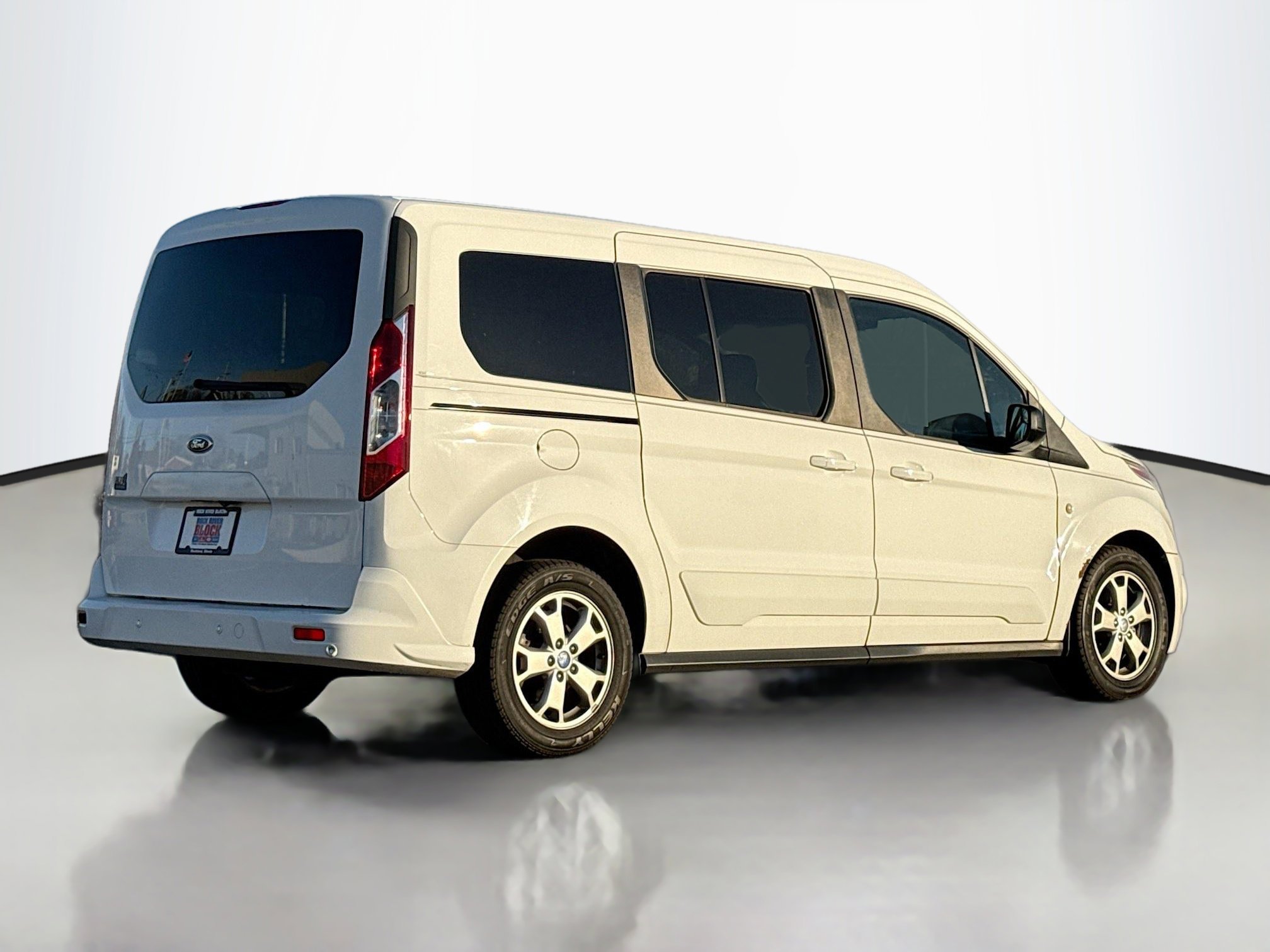 Used 2016 Ford Transit Connect XLT image 2