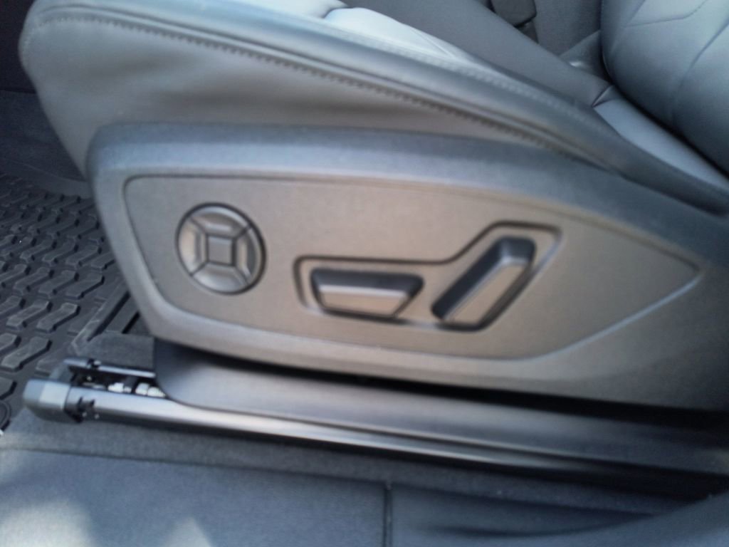 Used 2025 Audi Q3 2.0T Premium w/ Convenience Package image 21