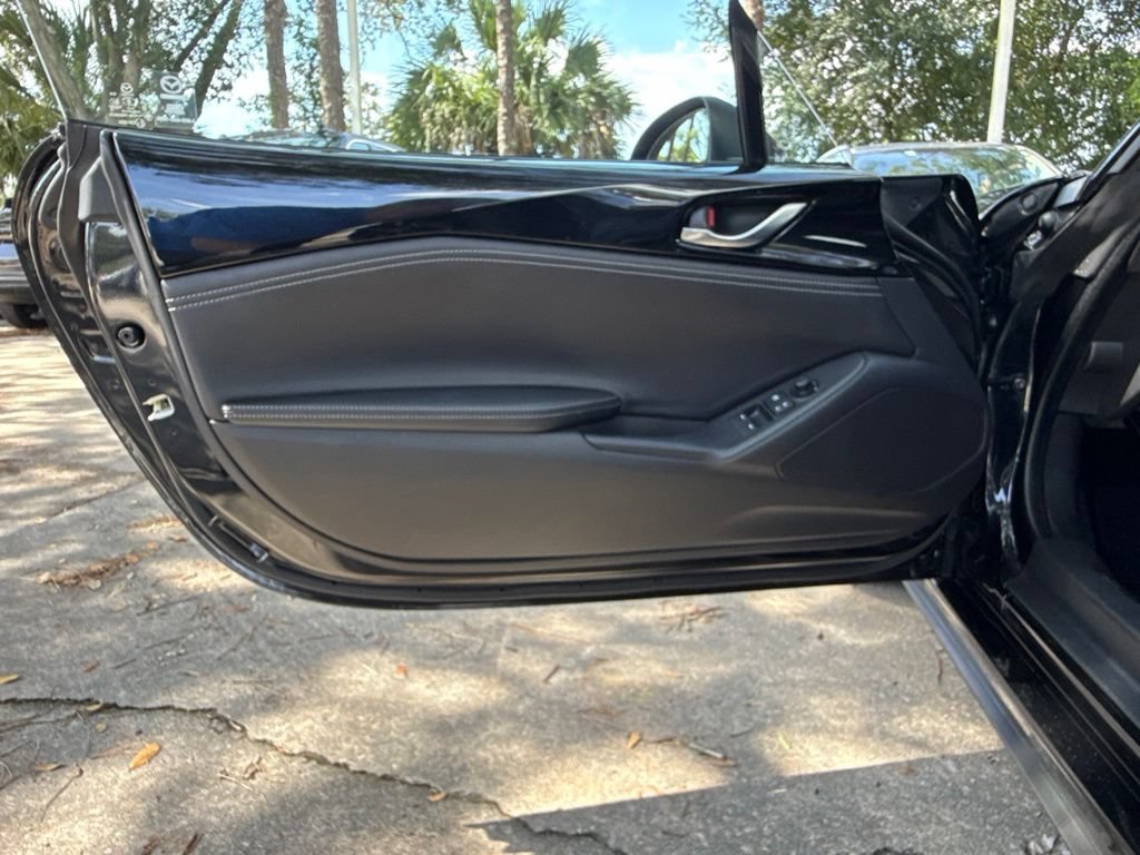Used 2025 MAZDA MX-5 Miata RF Grand Touring RWD image 16