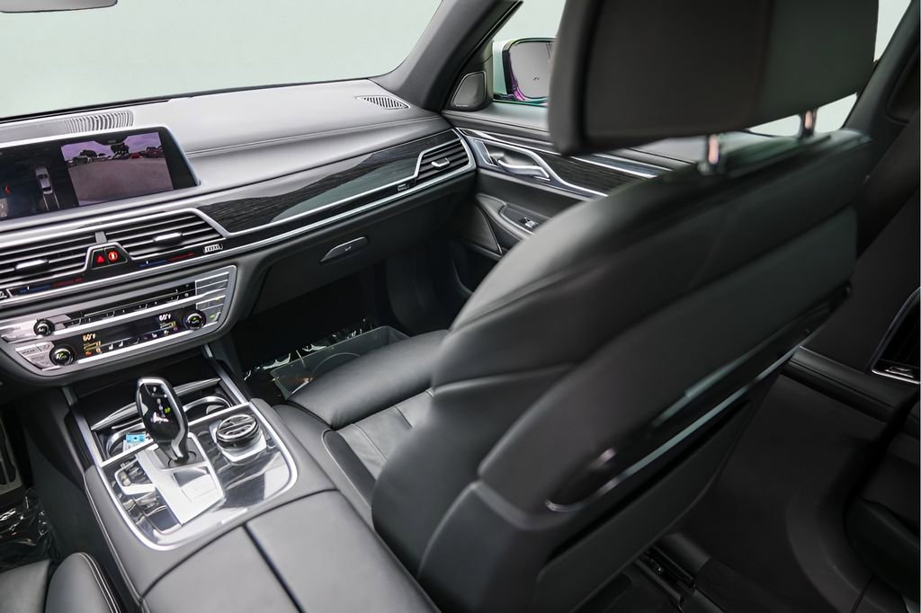Used 2019 BMW 740i w/ Executive Package RWD image 31