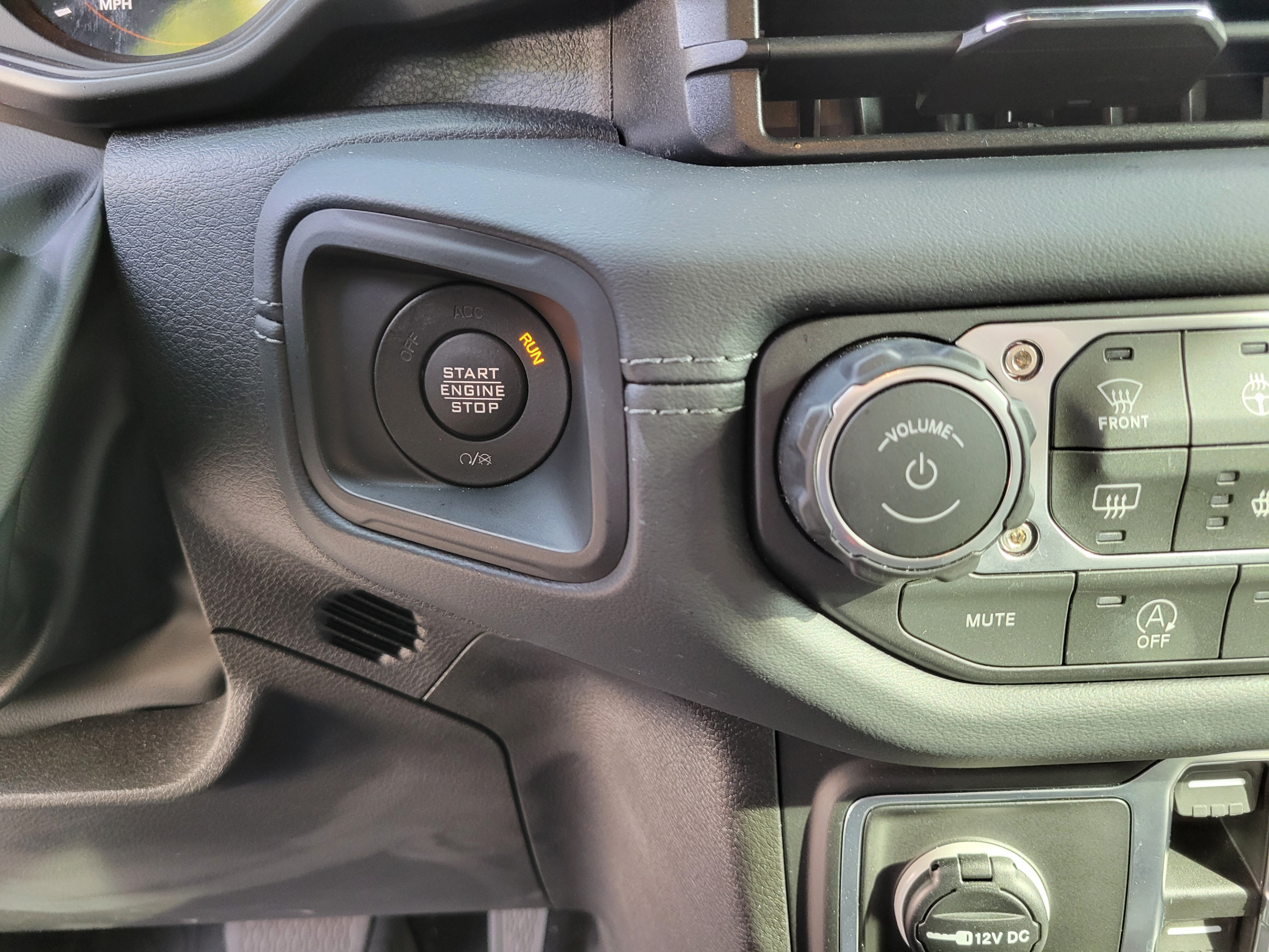 Used 2026 Jeep Wrangler Unlimited Sahara AWD/4WD image 21