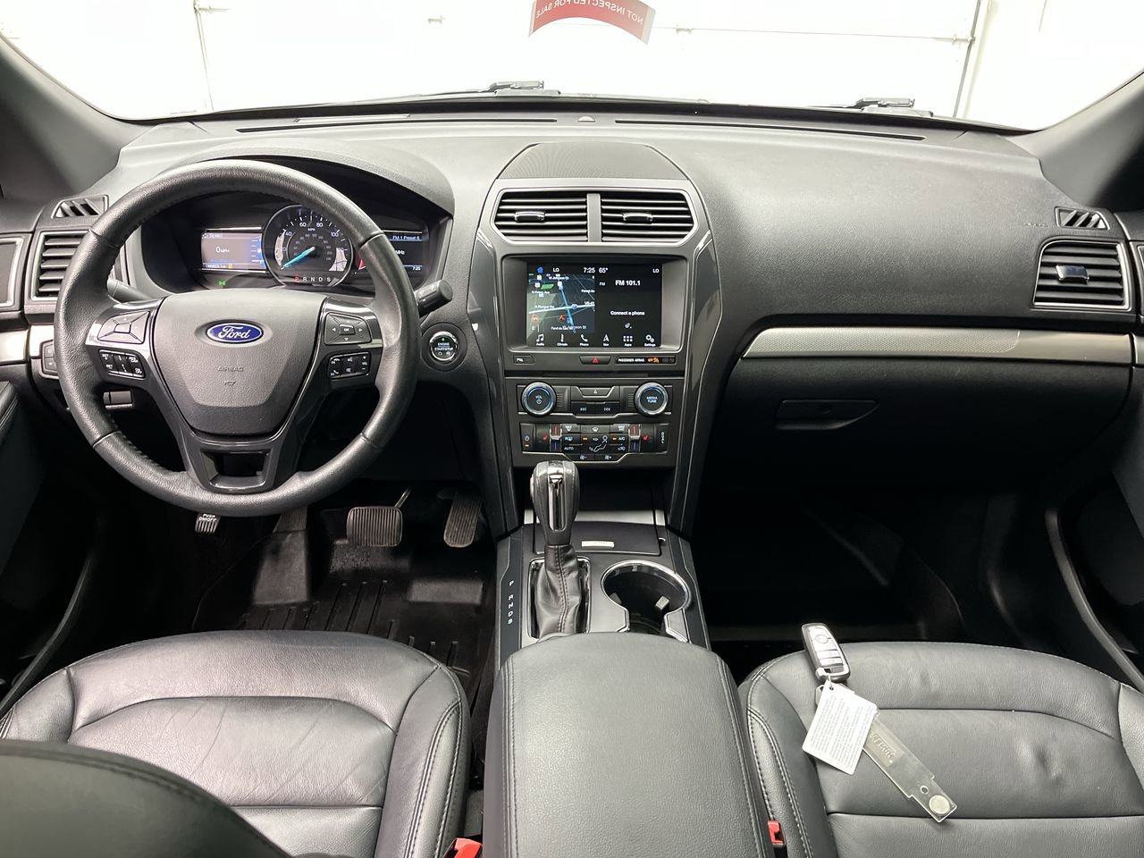 Used 2018 Ford Explorer XLT w/ Equipment Group 202A AWD/4WD image 4