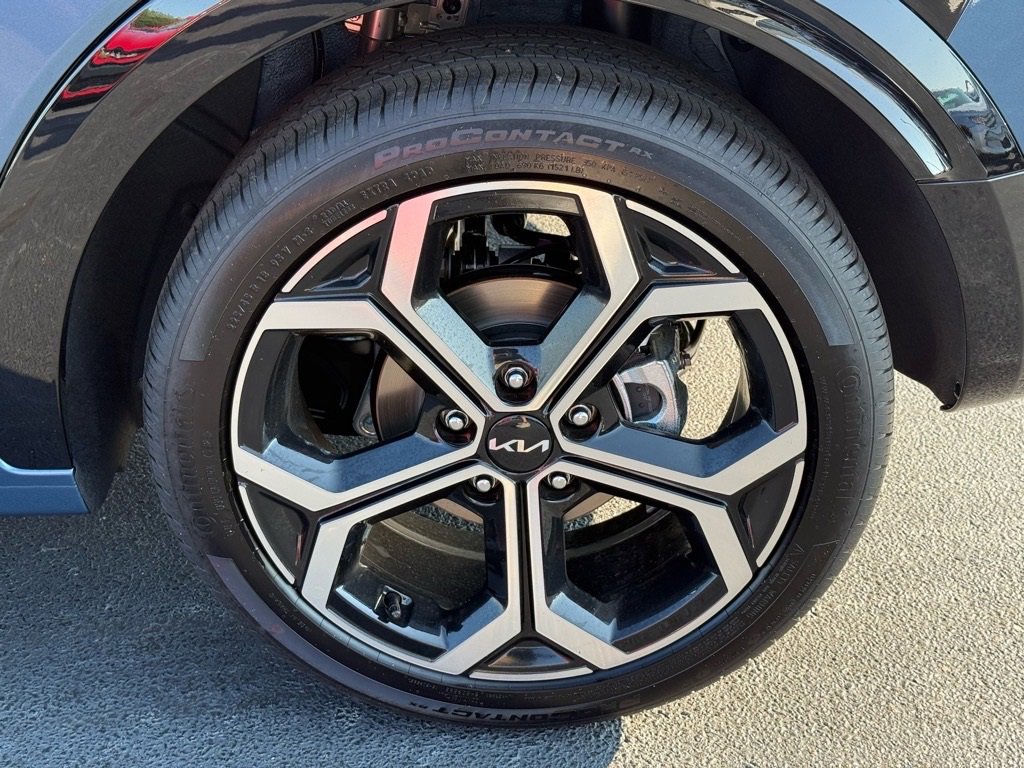 New 2025 Kia Niro SX Touring image 13