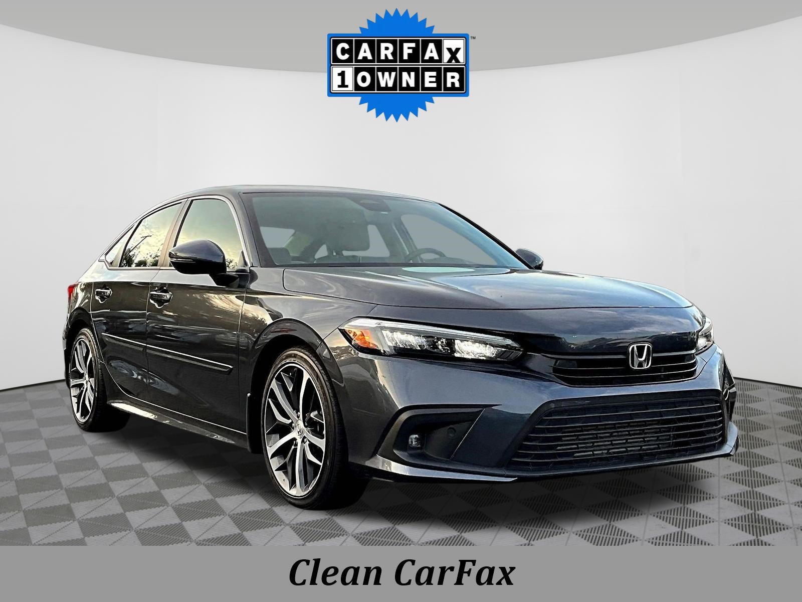 Used 2022 Honda Civic Touring image 3