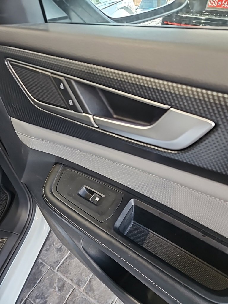 Used 2024 Volkswagen Atlas Cross Sport SEL R-Line image 12