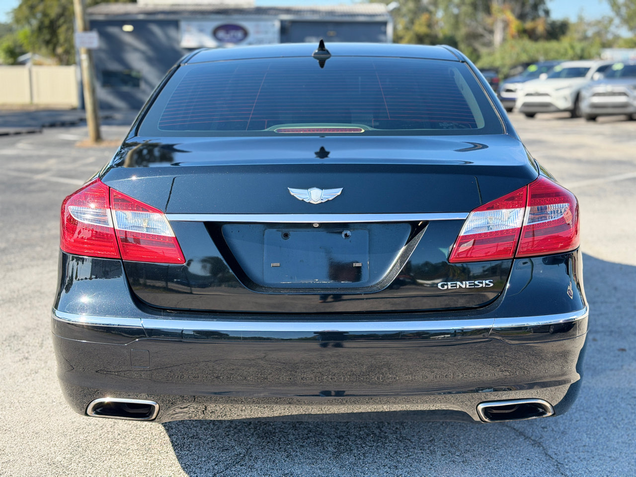 Used 2013 Hyundai Genesis 3.8 w/ Premium Pkg image 4