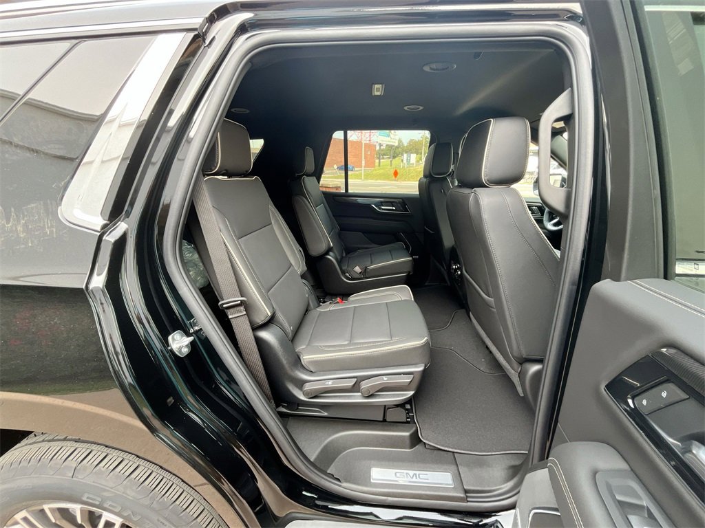 New 2025 GMC Yukon Elevation image 42
