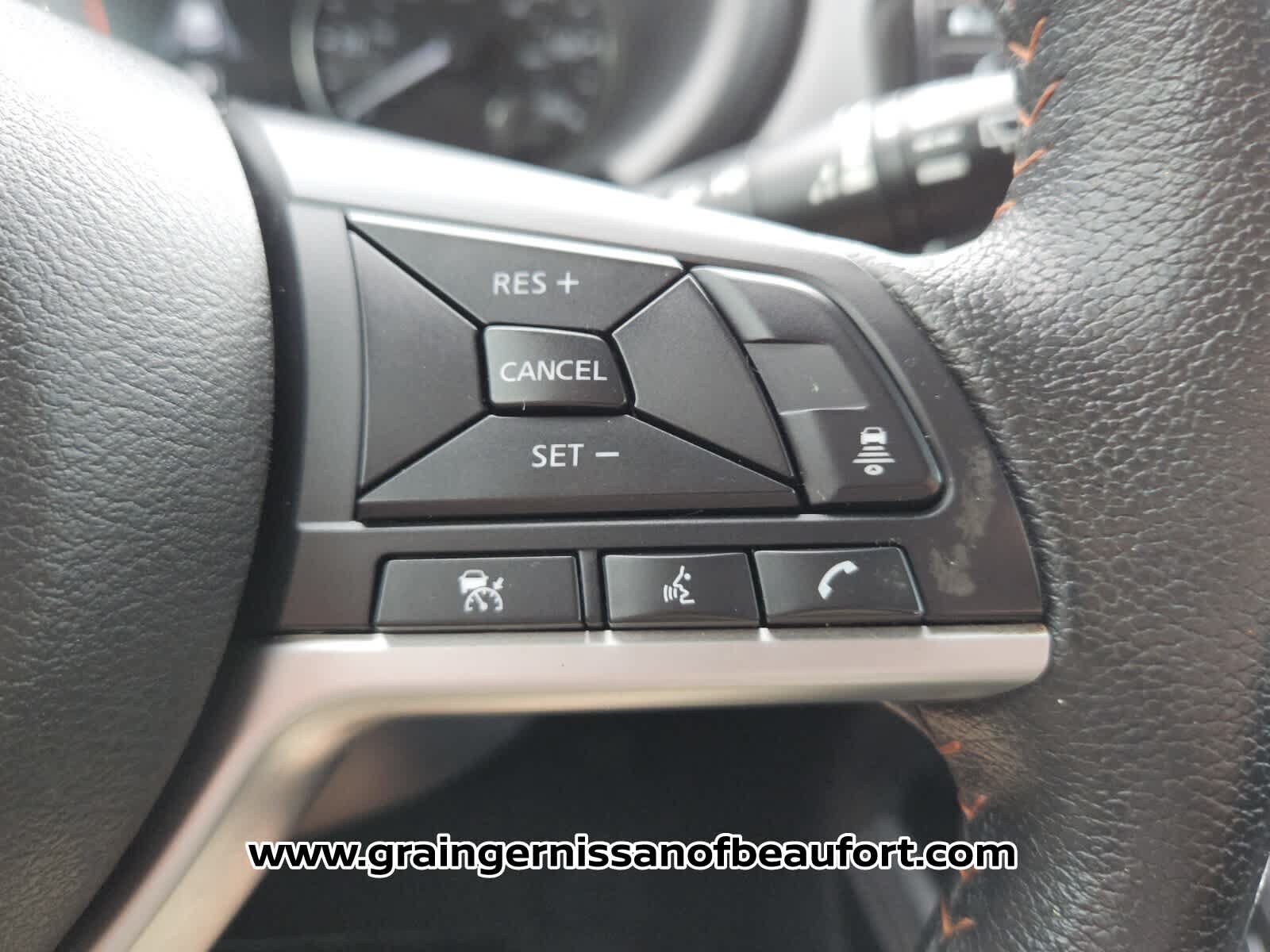 Used 2023 Nissan Kicks SR FWD image 13