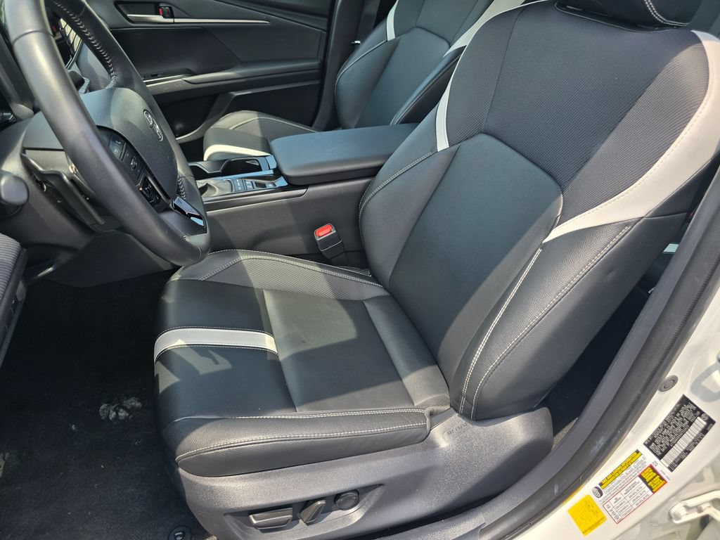 Used 2025 Toyota Camry SE FWD image 17