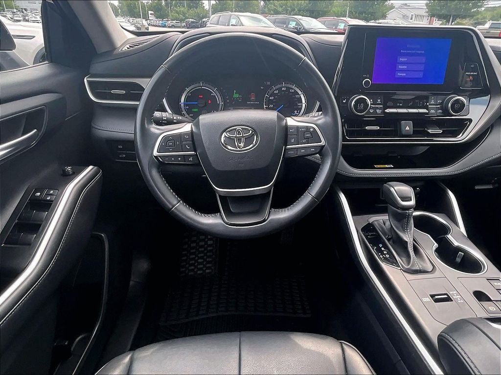 Used 2023 Toyota Highlander XLE AWD/4WD image 18