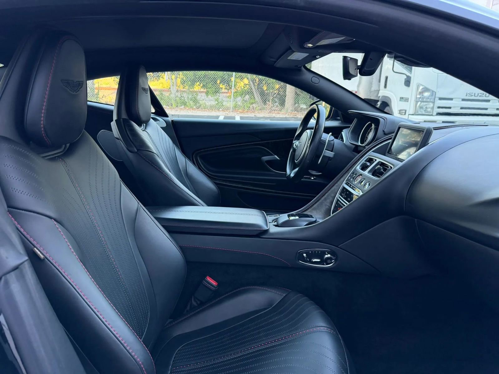 Used 2018 Aston Martin DB11 V12 RWD image 25