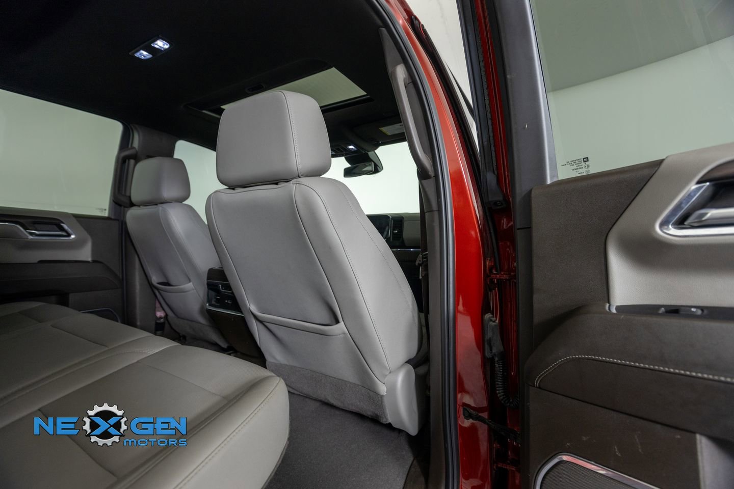 Used 2023 GMC Sierra 1500 SLT image 34