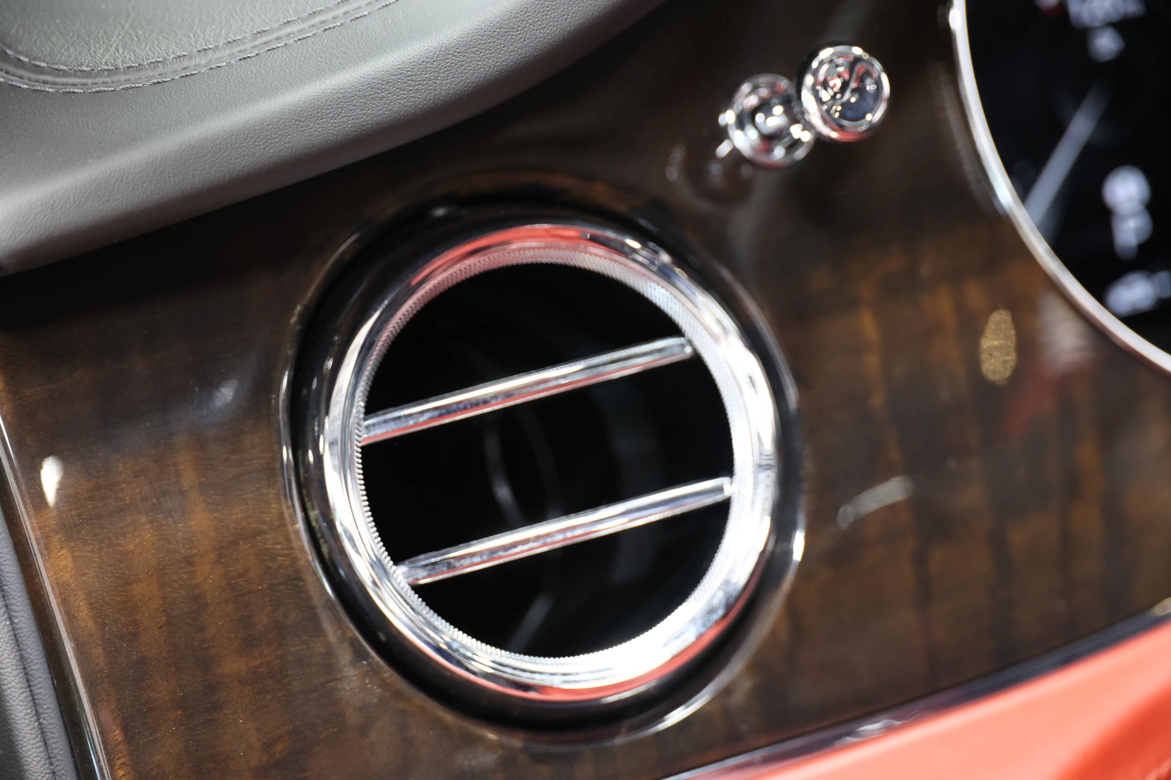 Used 2022 Bentley Bentayga AWD/4WD image 24